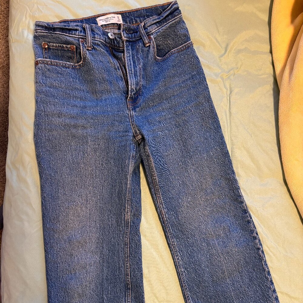 Abercrombie & Fitch High Rise 90's Relaxed Jean